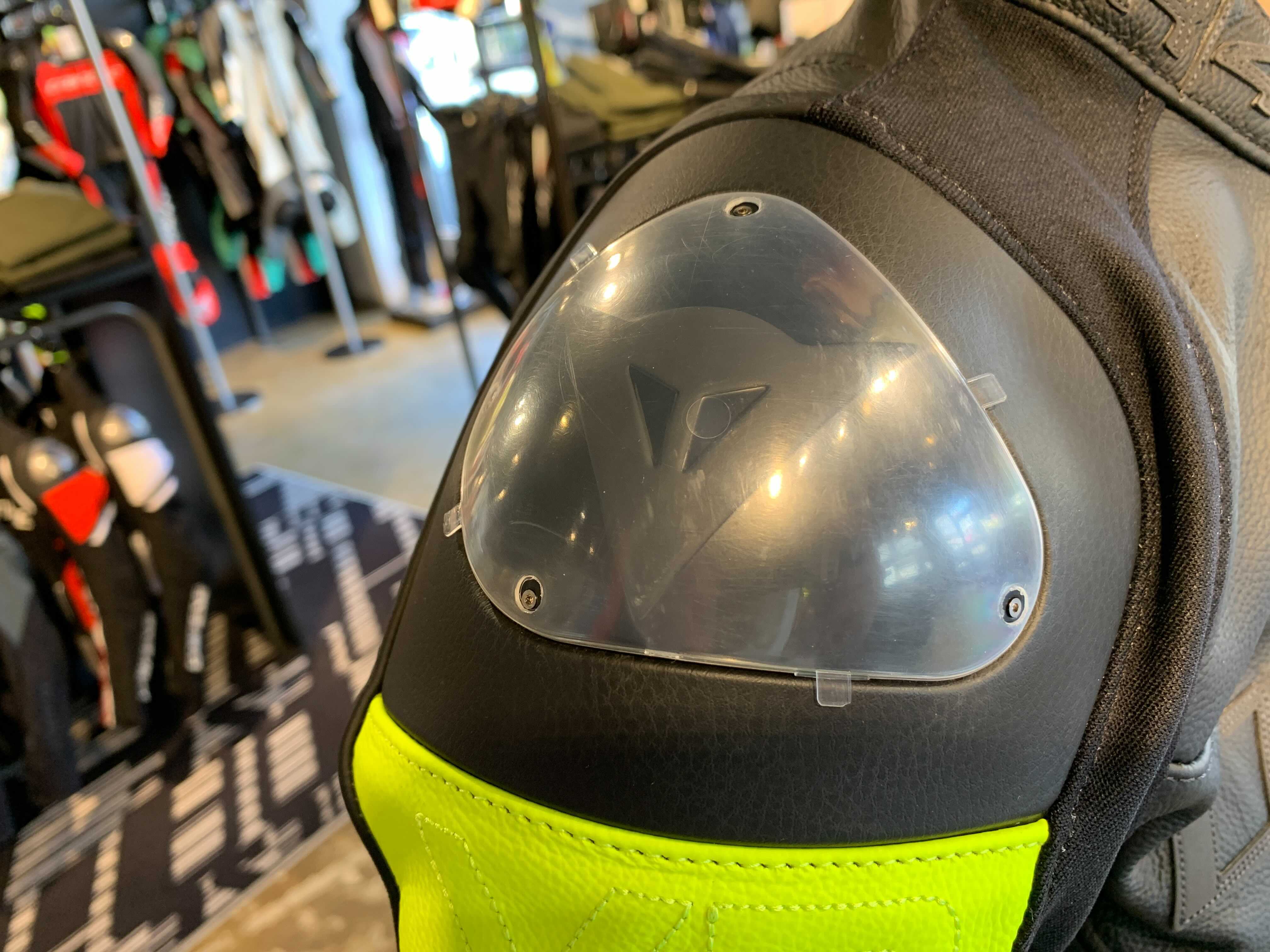 正規品／ダイネーゼ VR46 POLE POSITION LEATHER JACKET（620） サイズ 64 Dainese バイク 動きやすさ抜群！『VR46 POLE POSITION LEATHER JACKET』