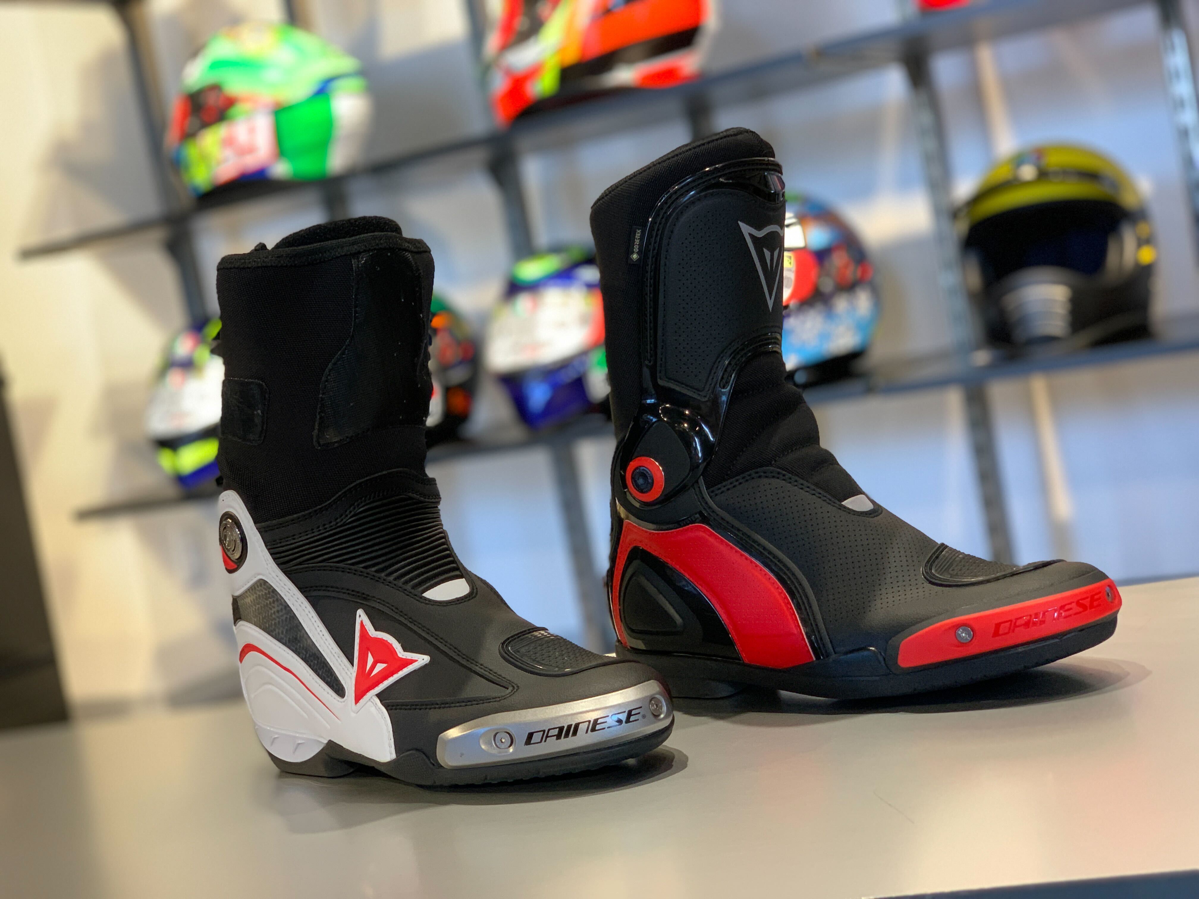 最終値下げ Dainese レーシングブーツ レザーブーツの種類とサイズ感の 