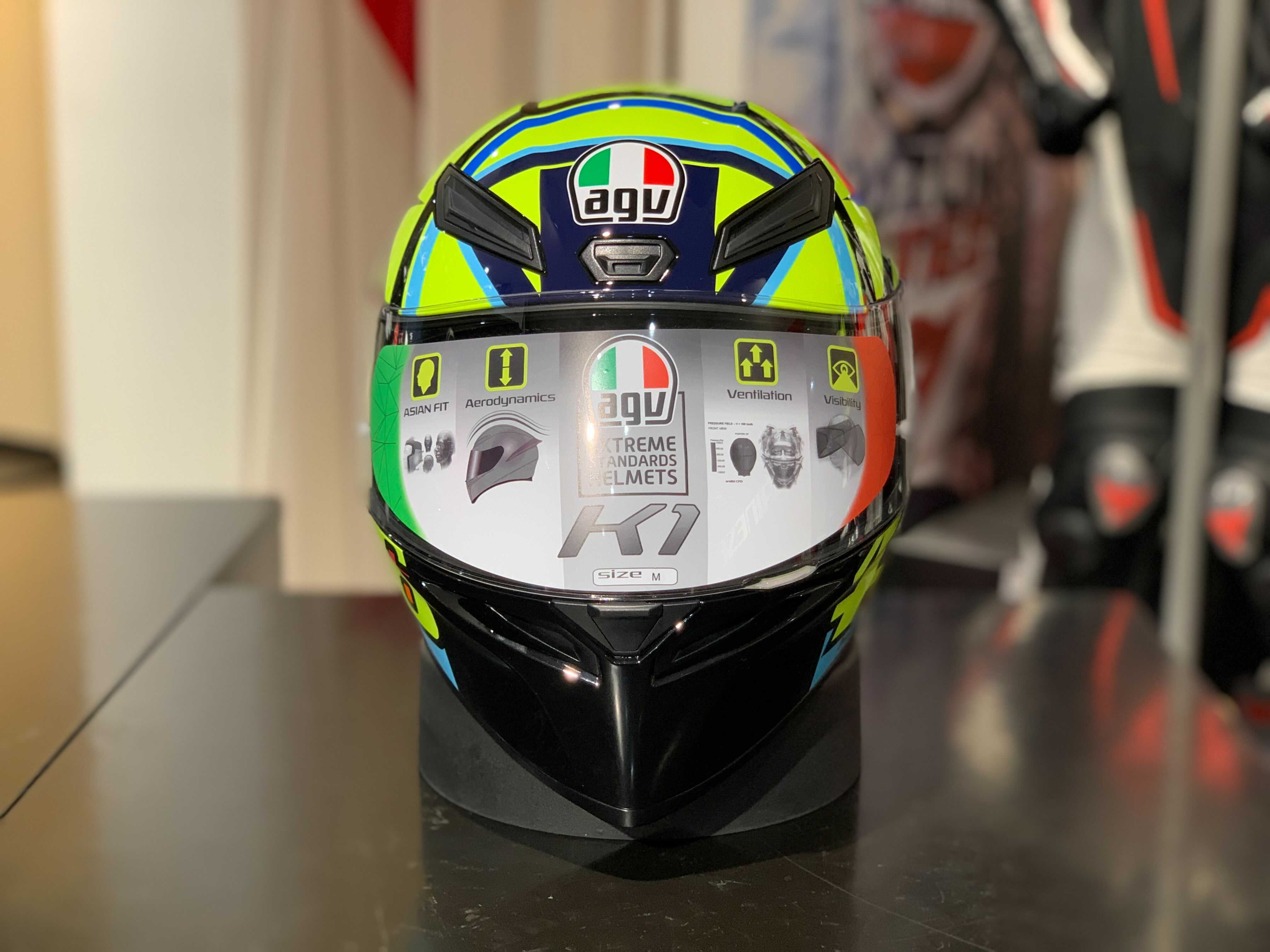 AGV バレンティーノロッシ ヘルメット 46 数多くの功績を残しファンを 