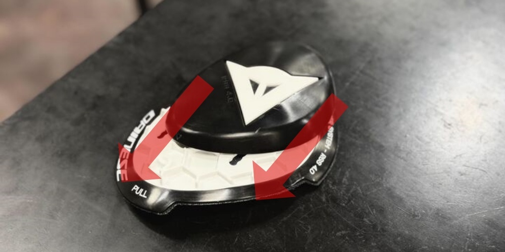 ダイネーゼ Dainese ニースライダー バンクセンサー（走行時未使用） レザースーツを自分好みに少しアレンジしてみませんか？KNEE SLIDERの