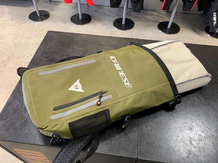 急な雨でも安心なバックパック【EXPLORER WP BACKPACK 15L 】