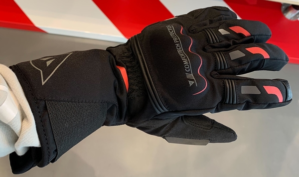 安全で快適なライディングに必須のグローブ選び