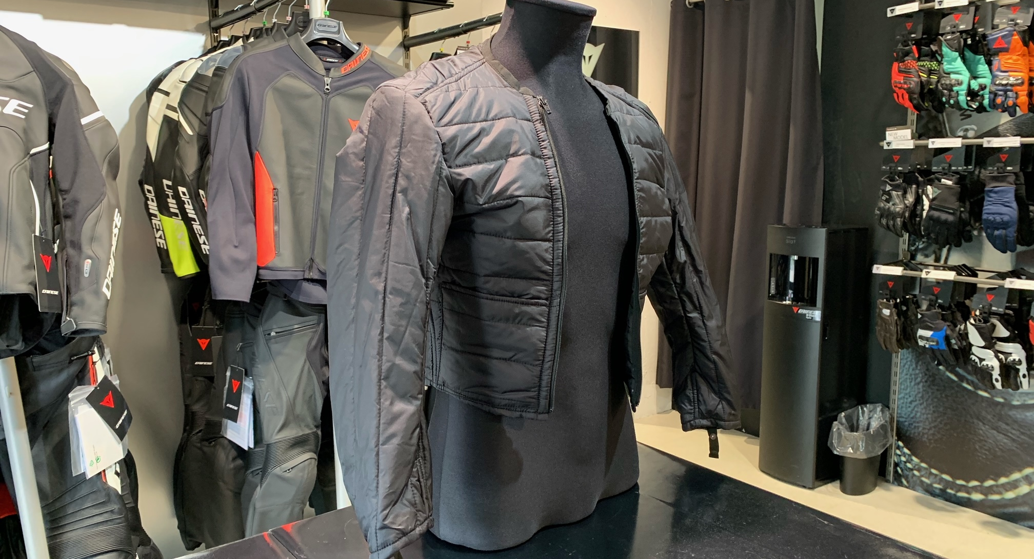 秋にぴったりなジャケット[RACING 3 D-DRY® JACKET]