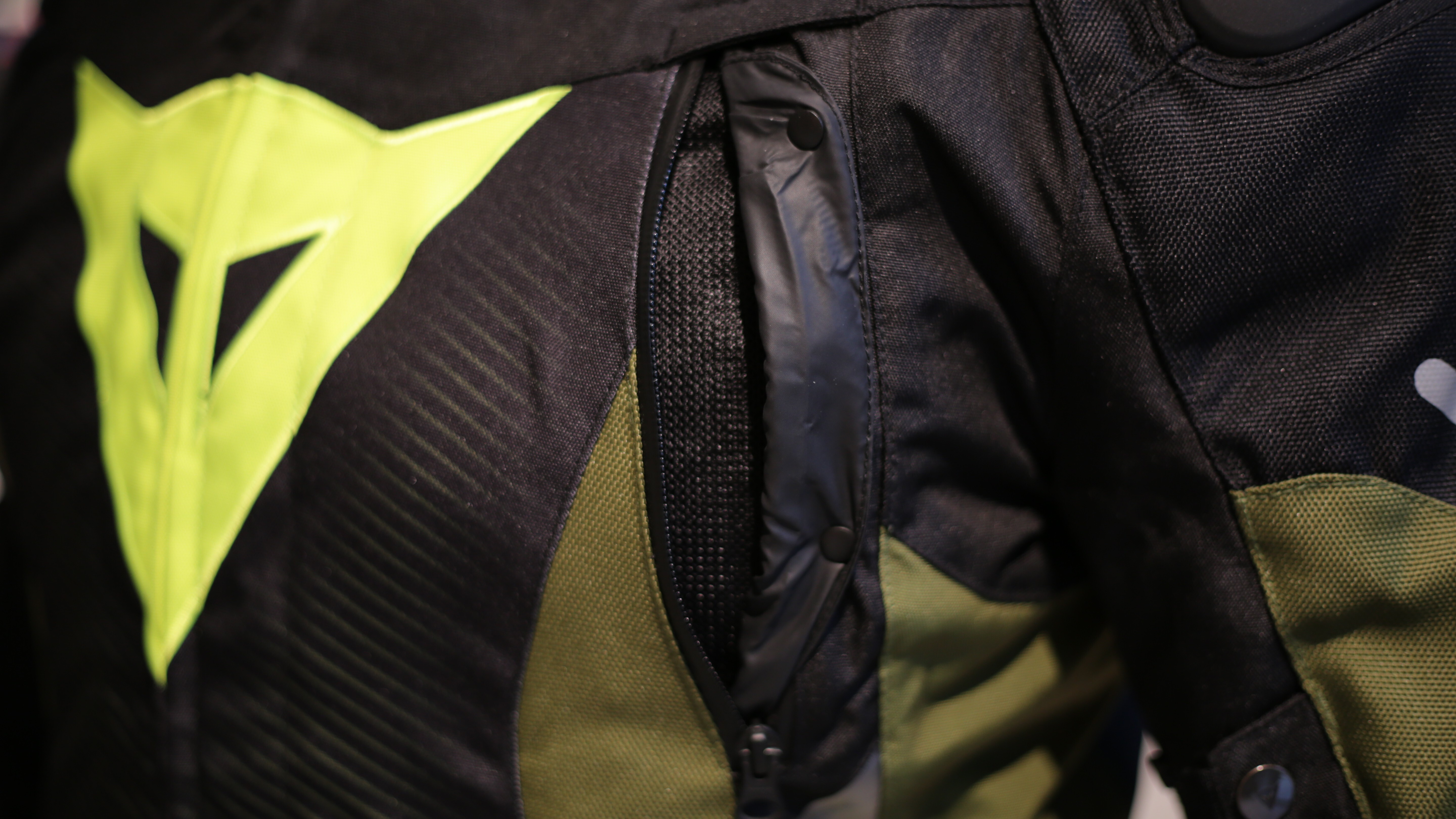 ダイネーゼの新作秋冬用ジャケットSUPER SPRINT D-DRY JACKETを徹底紹介