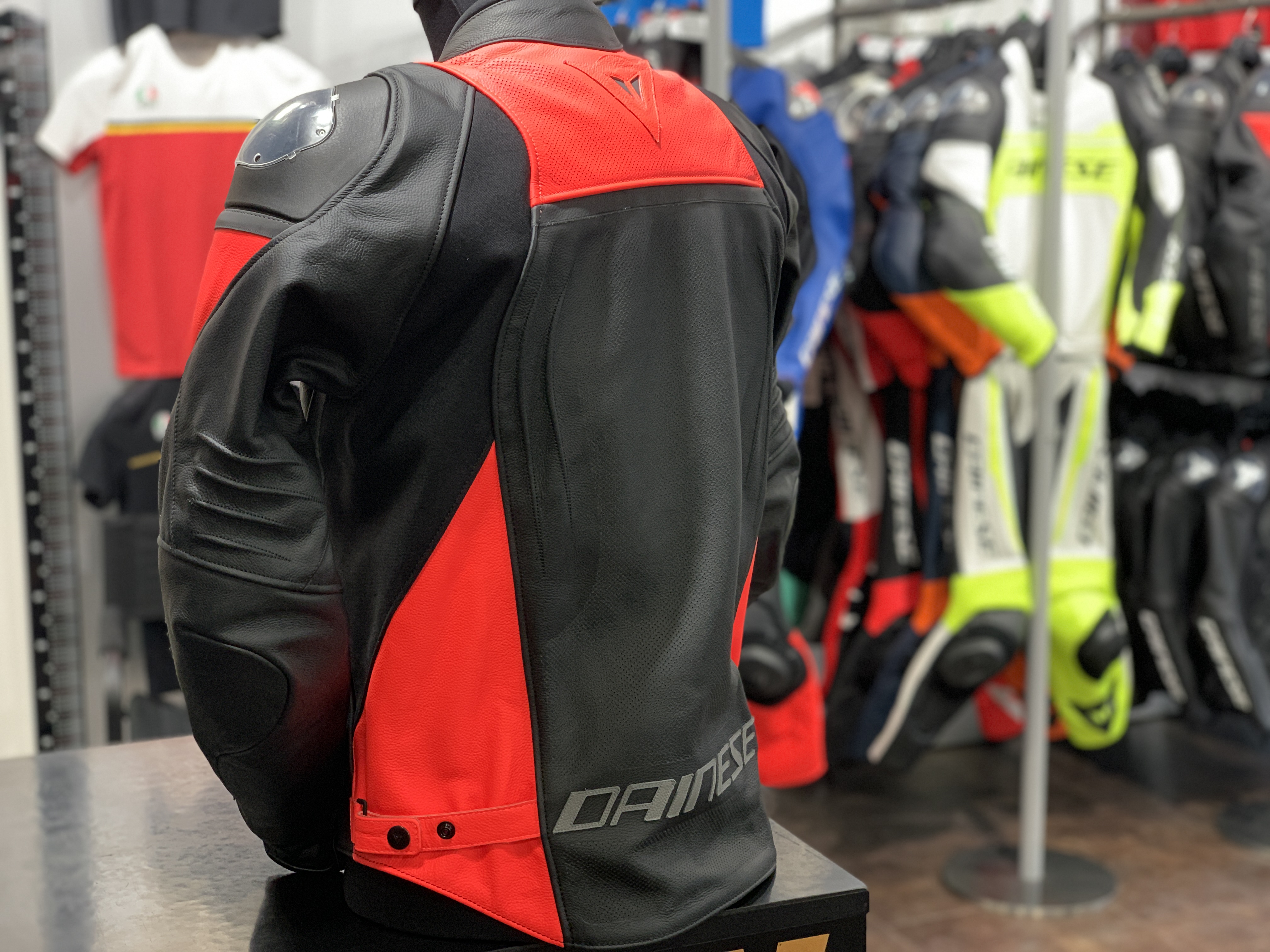 新作入荷】RACING 4 LEATHER JACKET PERF.