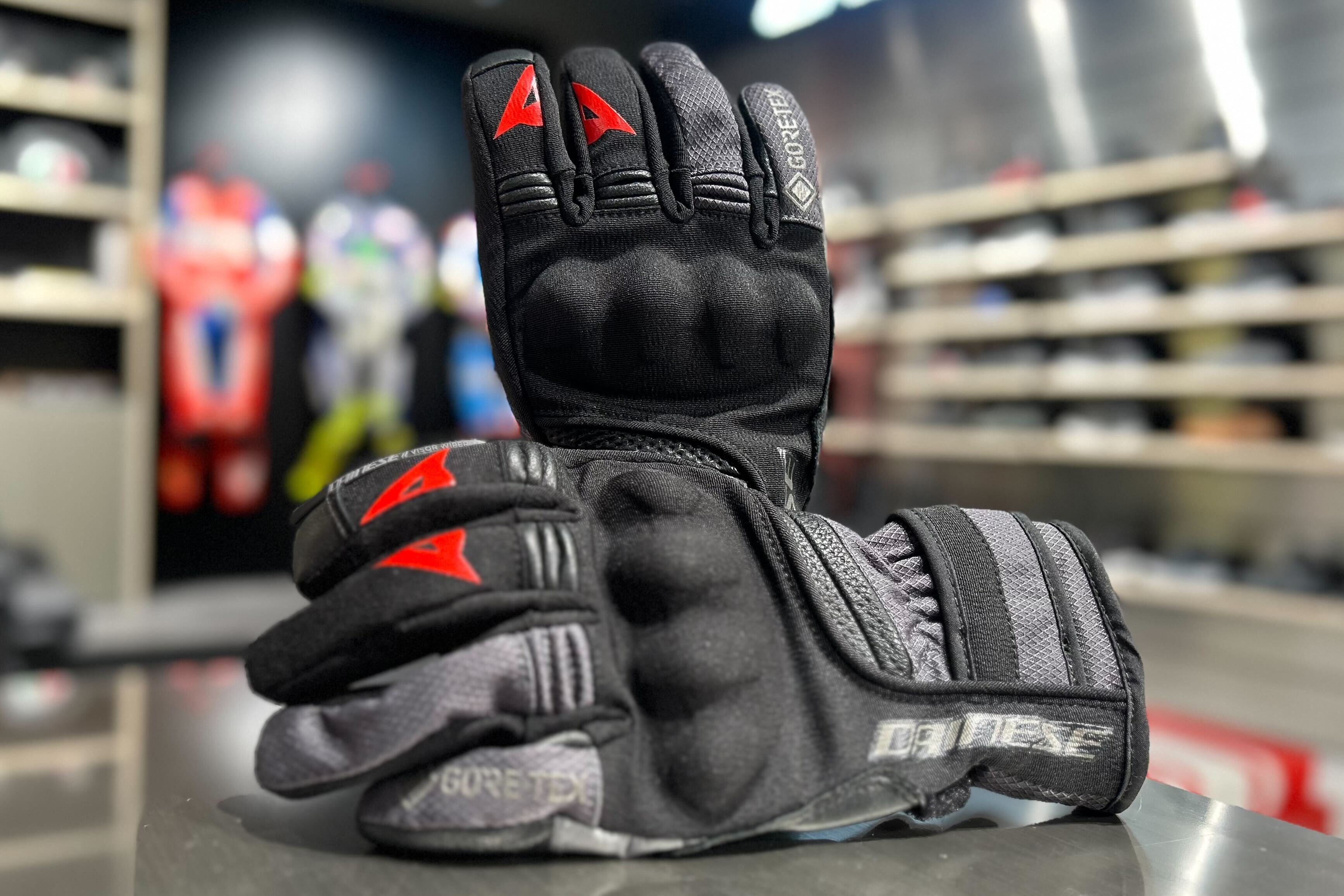 風雨をブロックして快適・安全なライディングを。TEYDE GORE-TEX GLOVES