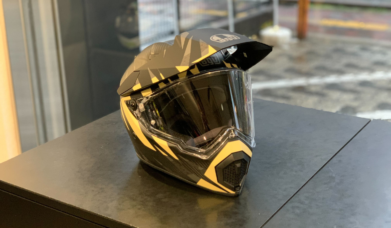 快適さとスタイルを両立させるヘルメット AX9