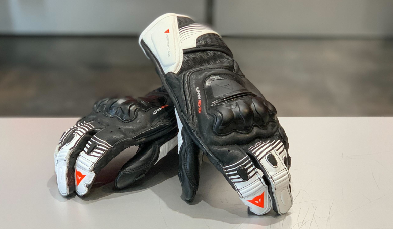 FIERO METAL GLOVES　安心・快適・美しさを備えたレーシンググローブ