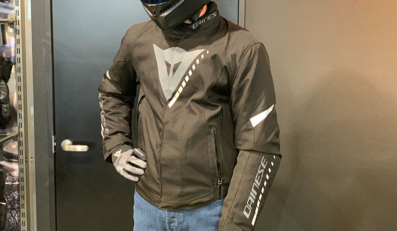 実用性とデザイン性の融合 ― VELOCE D-Dry® JACKET