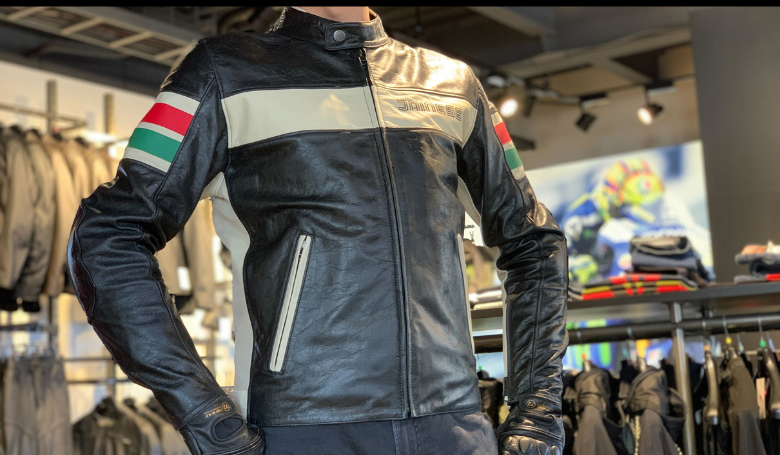 レーシングスピリットを日常に ― HF D1 LEATHER JACKET