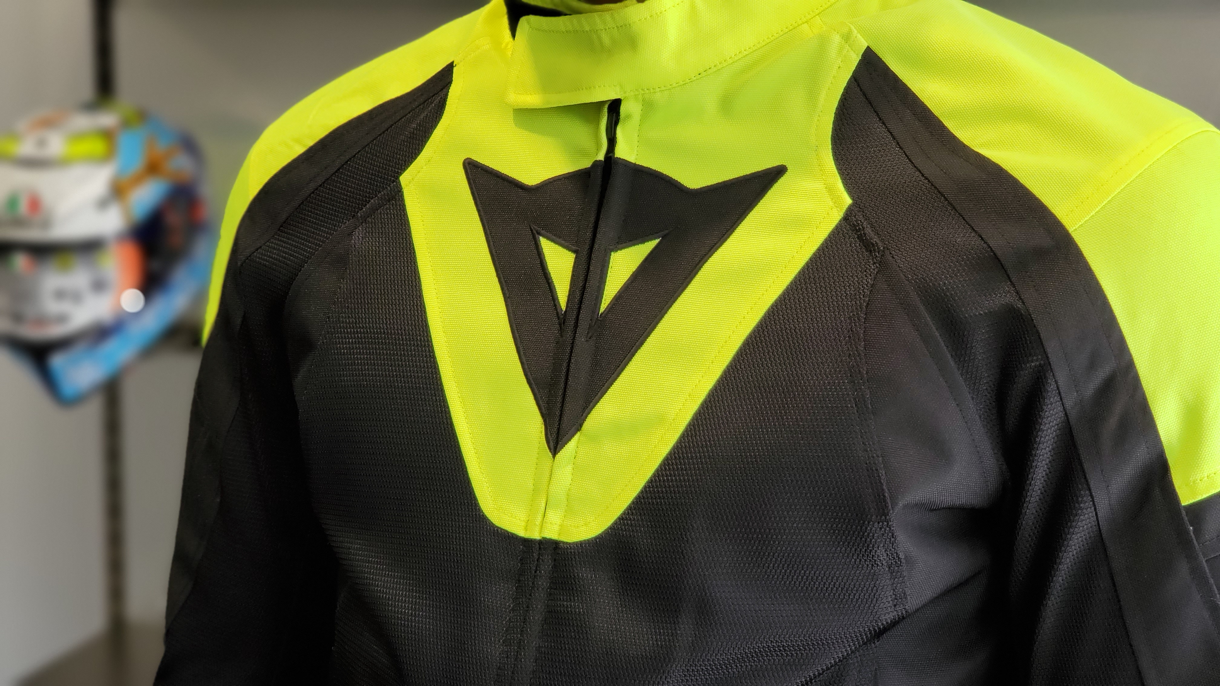 通気性と安全性を備えた最新メッシュジャケット【LEVANTE AIR TEX 】