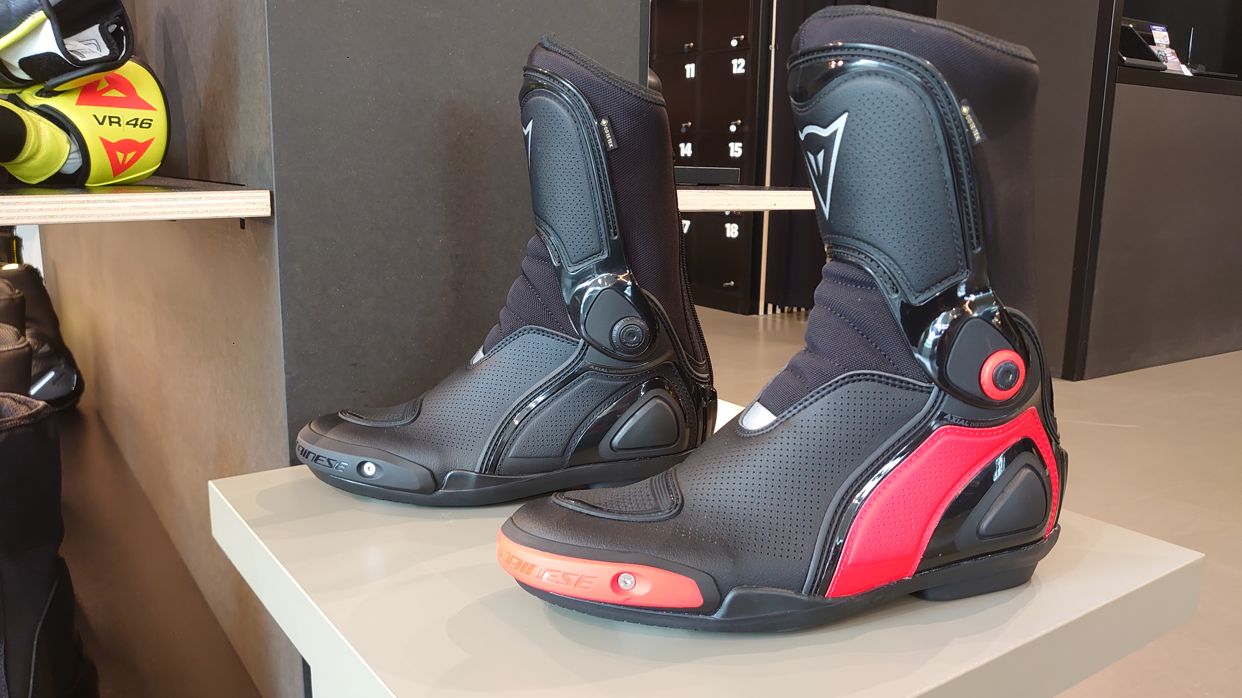 突然の雨にも強い！SPORT MASTER GORE-TEX BOOTS