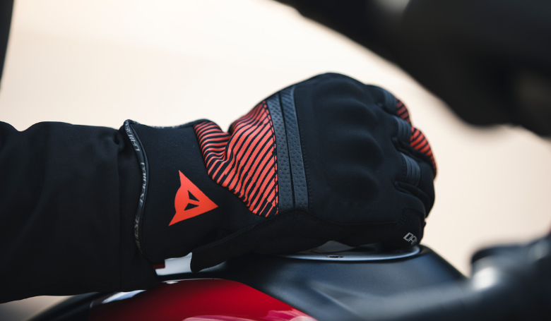 【初心者必見】冬のバイクグローブ選び方｜ロングとショートの違いとおすすめポイント