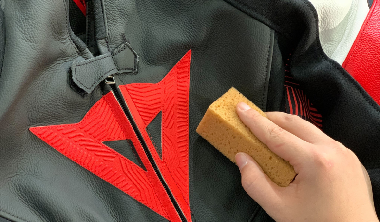 ダイネーゼ レザースーツ・ジャケットの手入れ方法｜自宅でできるケア＆クリーニングサービスまとめ