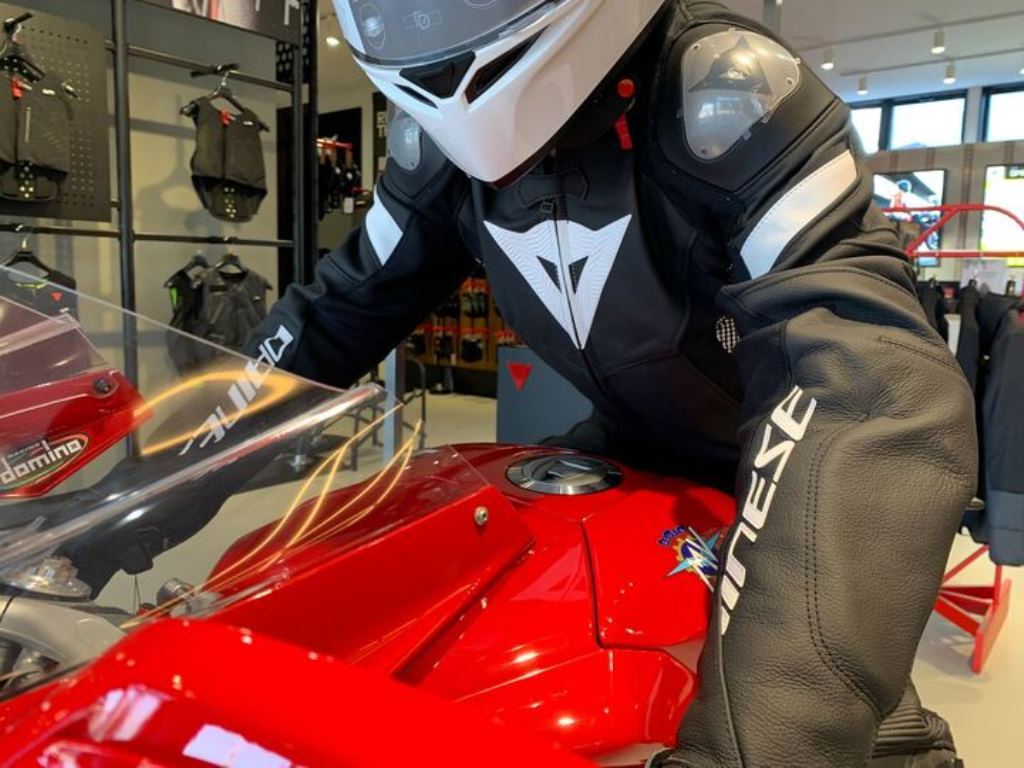 オールシーズンレザージャケット【AVROAVRO 5 LEATHER JACKET WMN】