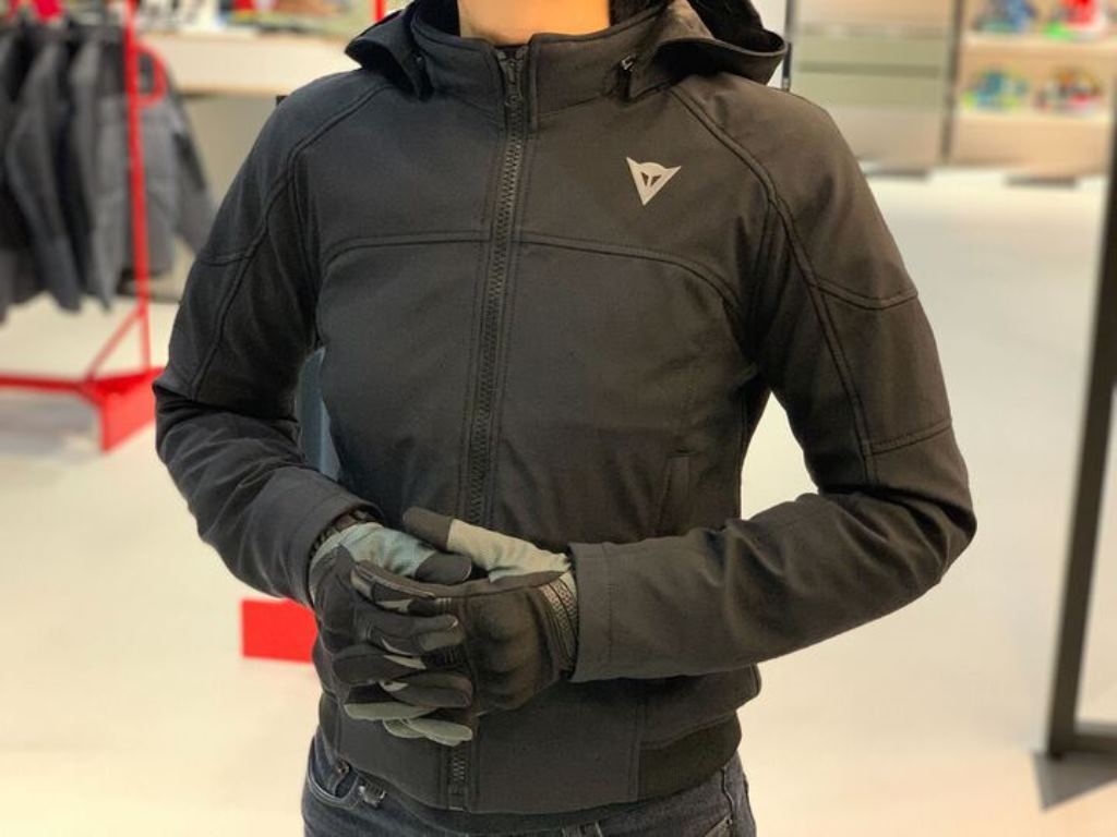 街中のライディングでおすすめ！｜IGNITE 2 TEX JACKET WMN & TEYDE GORE-TEX® GLOVES