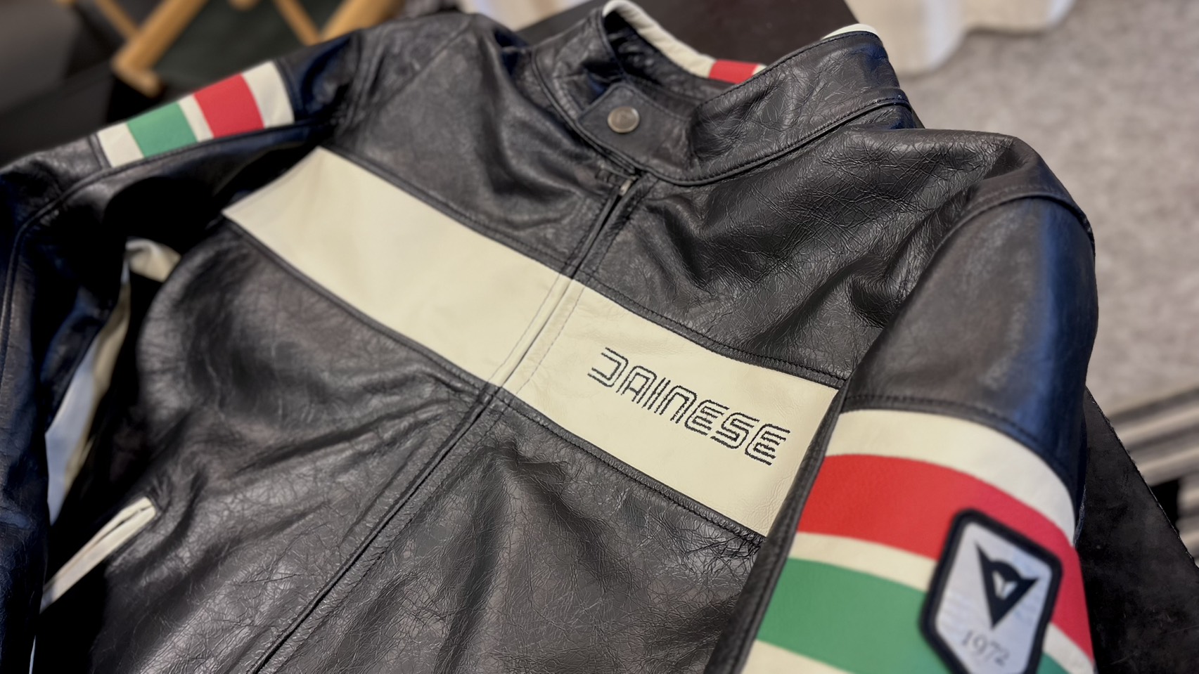 情熱のイタリアントリコロール！『HF D1 LEATHER JACKET』に待望の新色が登場