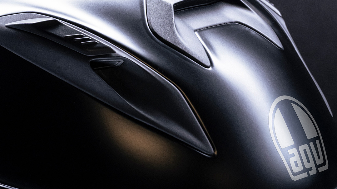 AGV K7 スポーツツーリングヘルメットのシェル構造