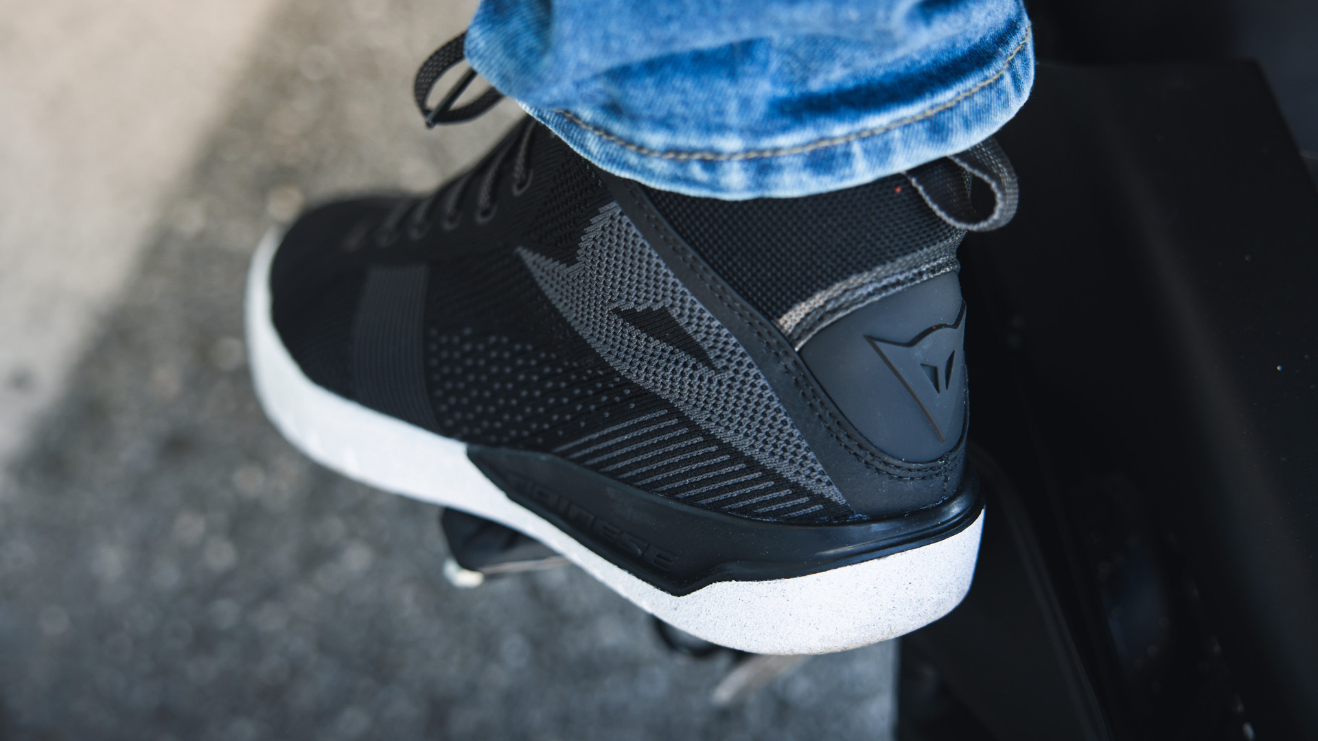 バイク用シューズの着用イメージ