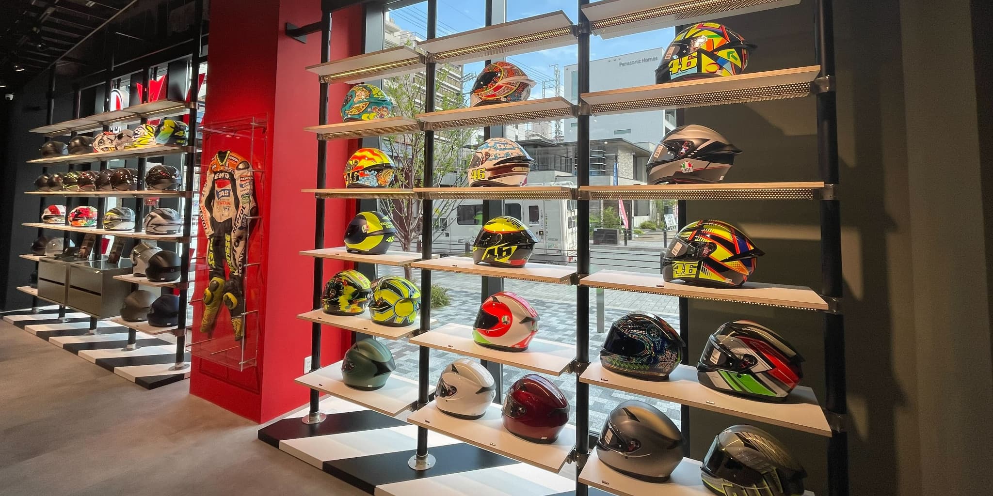 国内最大級のAGVヘルメットコレクションを、新しい大阪店で