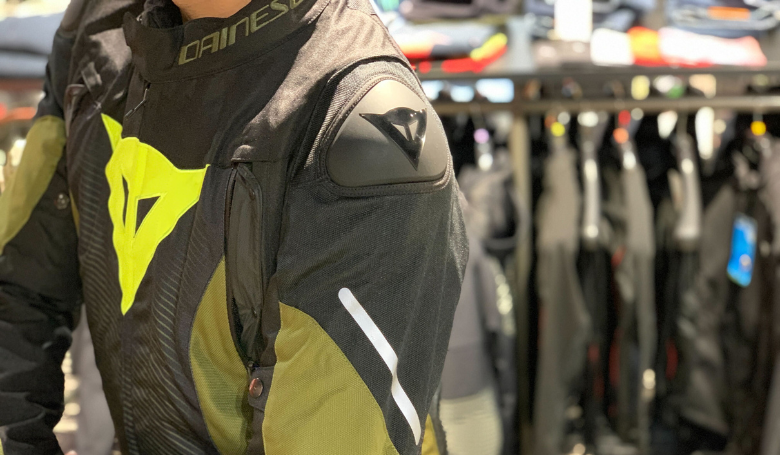 スタッフ待望のD-DRYスポーツジャケット『SUPER SPRINT D-DRY JACKET』のご紹介