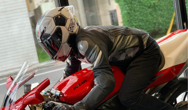 スポーツライディングに抜かりなし-AVRO 5 LEATHER JACKETの魅力