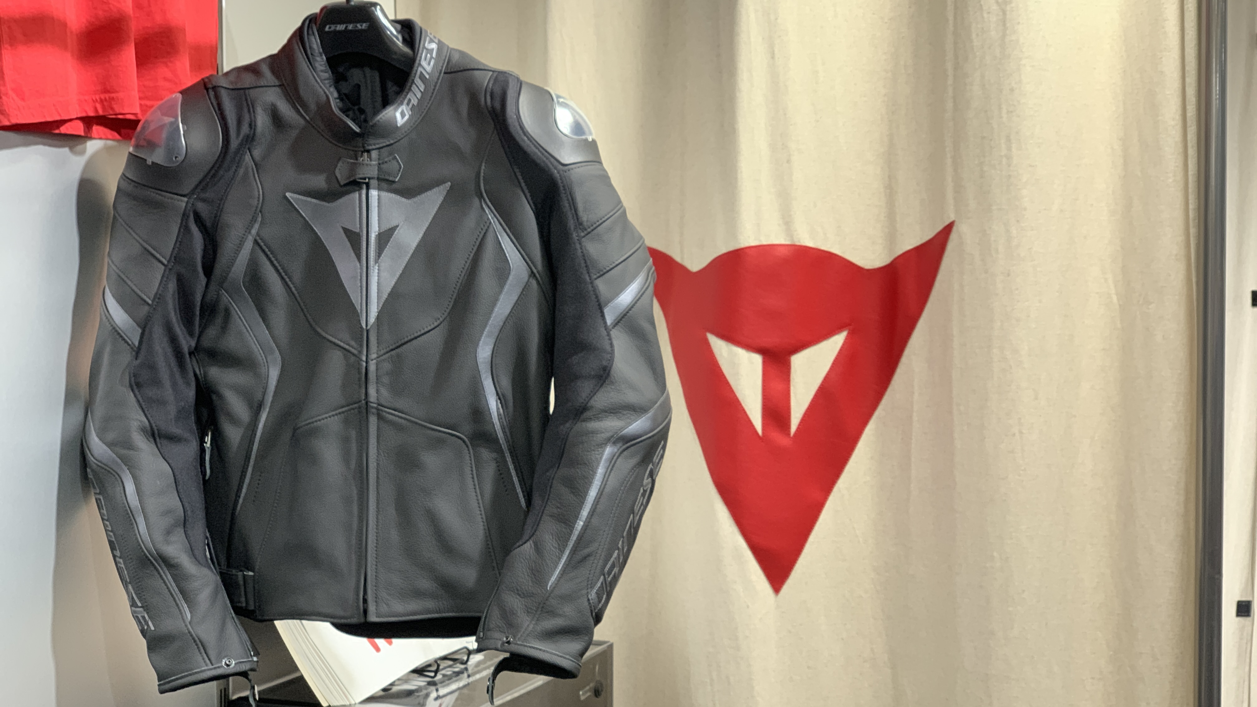 ダイネーゼ DAINESE レザージャケット AVRO4 カウハイドレザー-