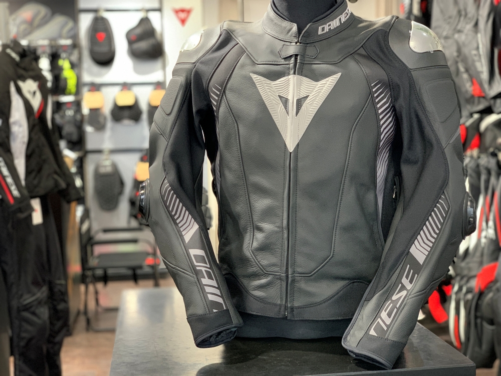 ダイネーゼのフラッグシップモデル最新作！【SUPER SPEED 4 LEATHER JACKET】