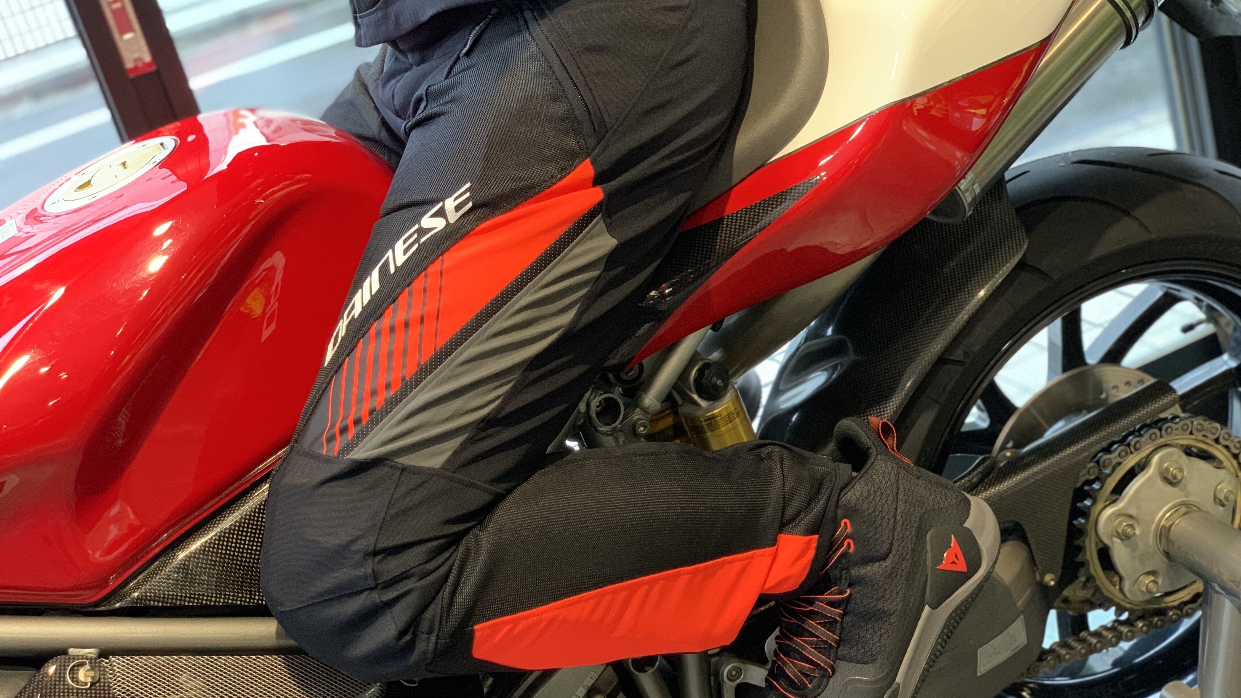 防水フィルムを備えた新作メッシュパンツが入荷しました