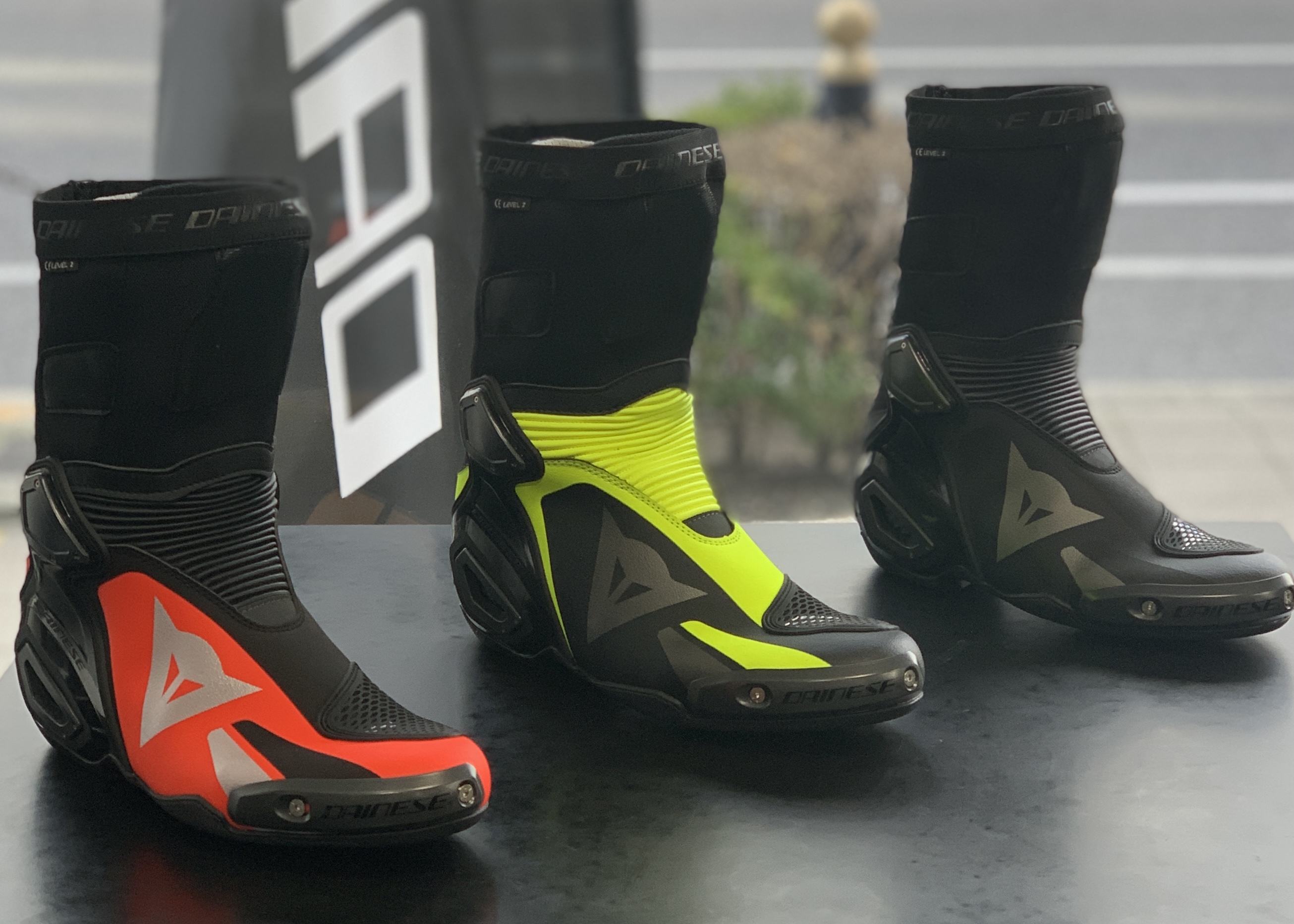 DAINESEのトップクラスのレーシングブーツがさらなる進化を遂げて新たに登場【AXIAL 2 BOOTS】