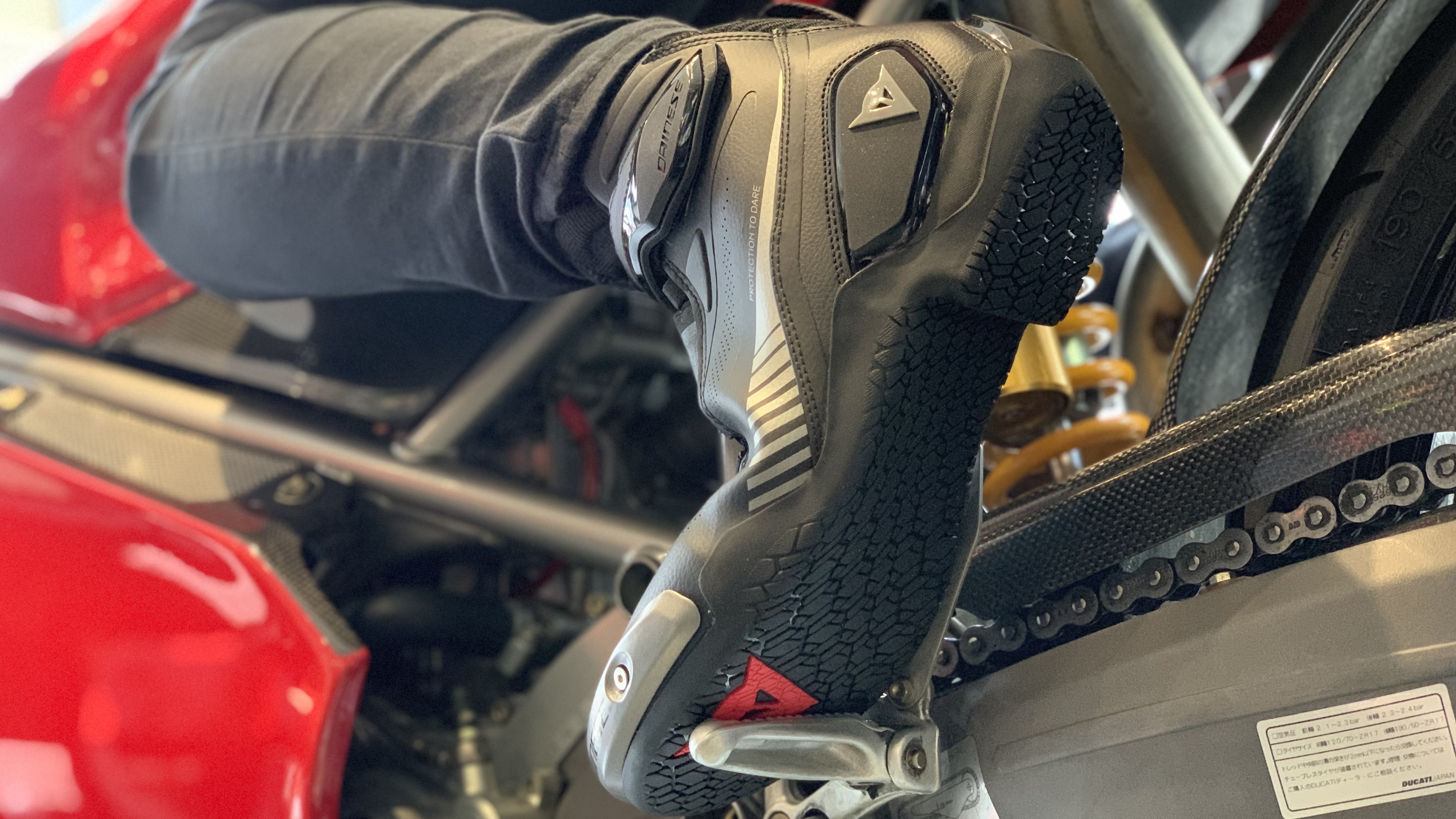 ツーリングシーンをアップデートするライディングシューズ 