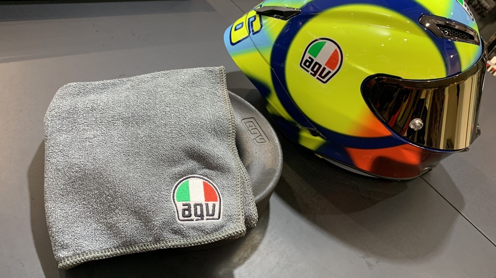 走りを支える、ヘルメットメンテナンスの小道具　-HELMET CLEANING CLOTH & Rubber Ring-