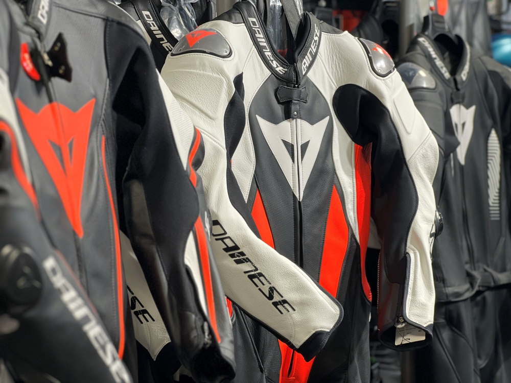 DAINESE ダイネーゼ レザーレーシングスーツ 本革 ツナギ 赤 X7022古着 ...