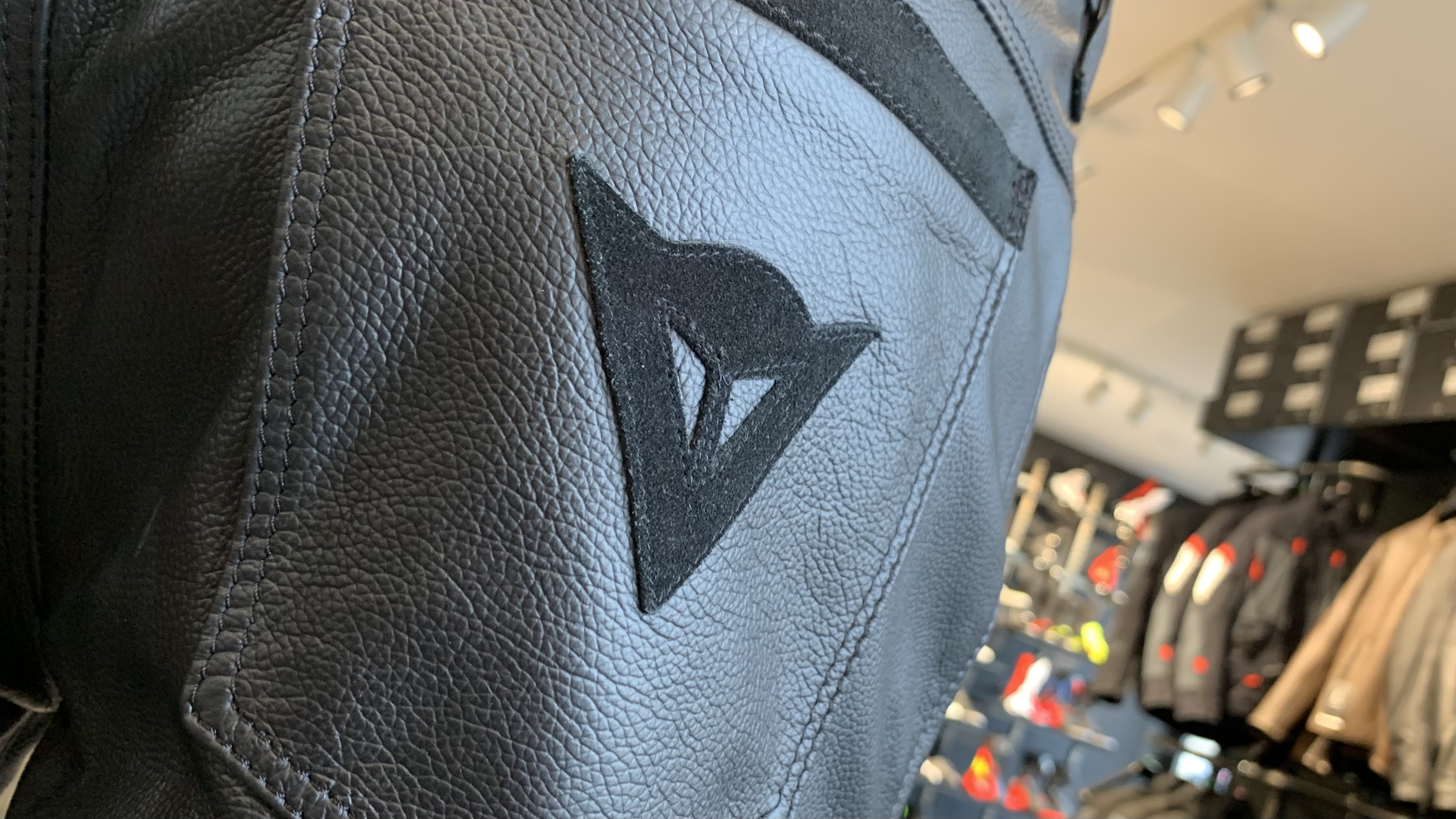 ＜日本限定販売＞待望のレザーパンツ【TROPHY LEATHER PANTS】が進化して帰ってきました