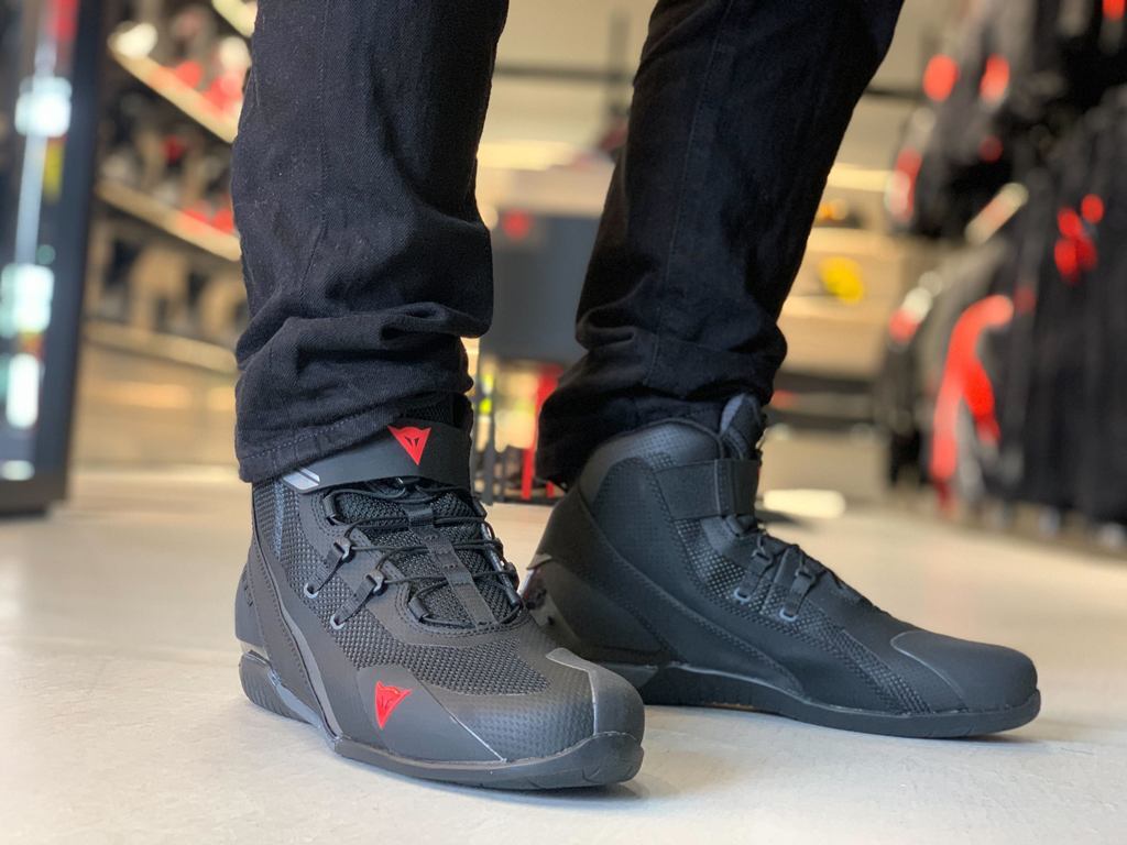 これからの季節にオススメ。ライディングシューズ