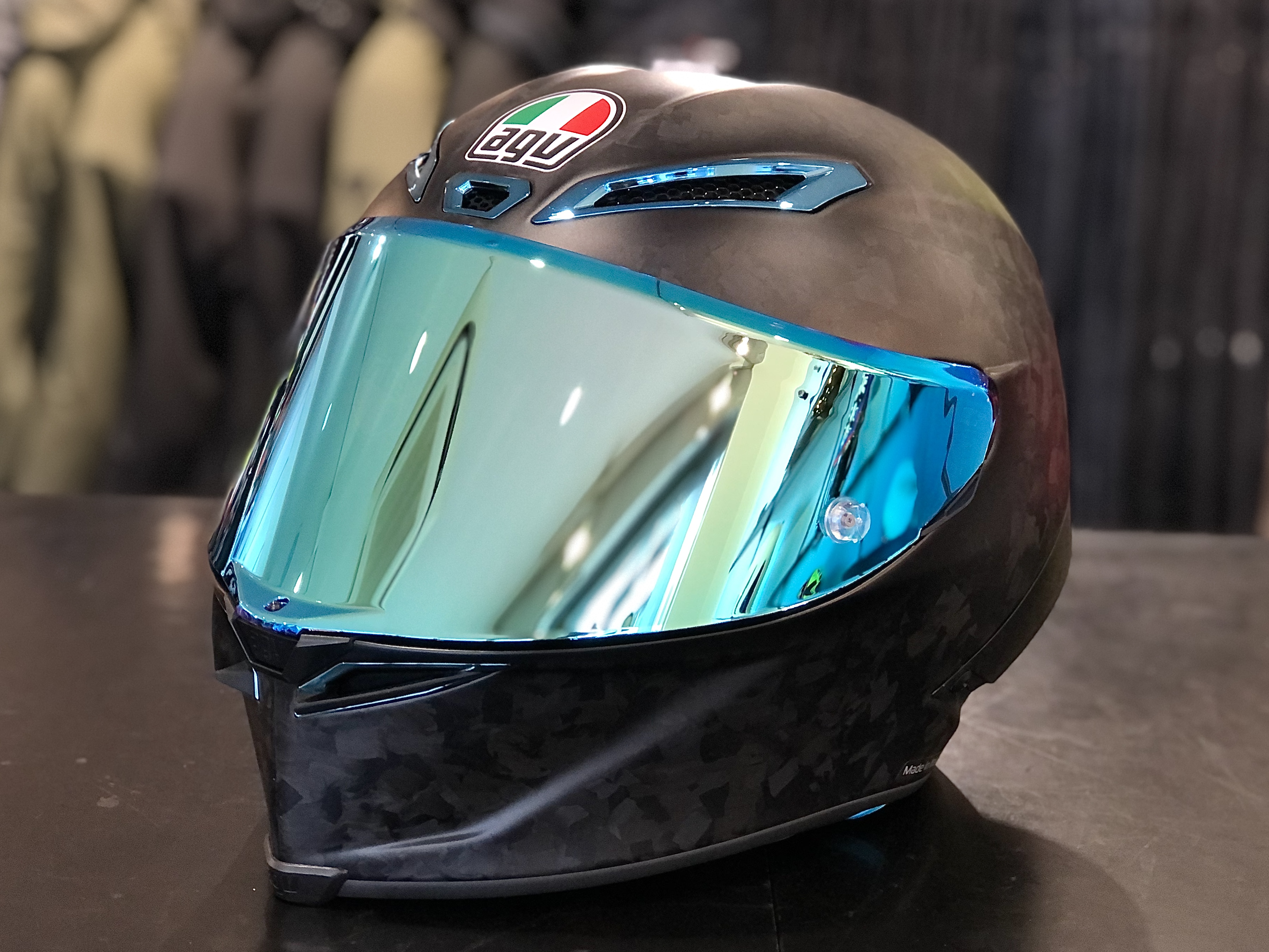 圧倒的な存在感と美しさを持つAGVヘルメットの新色がついに入荷【PISTA
