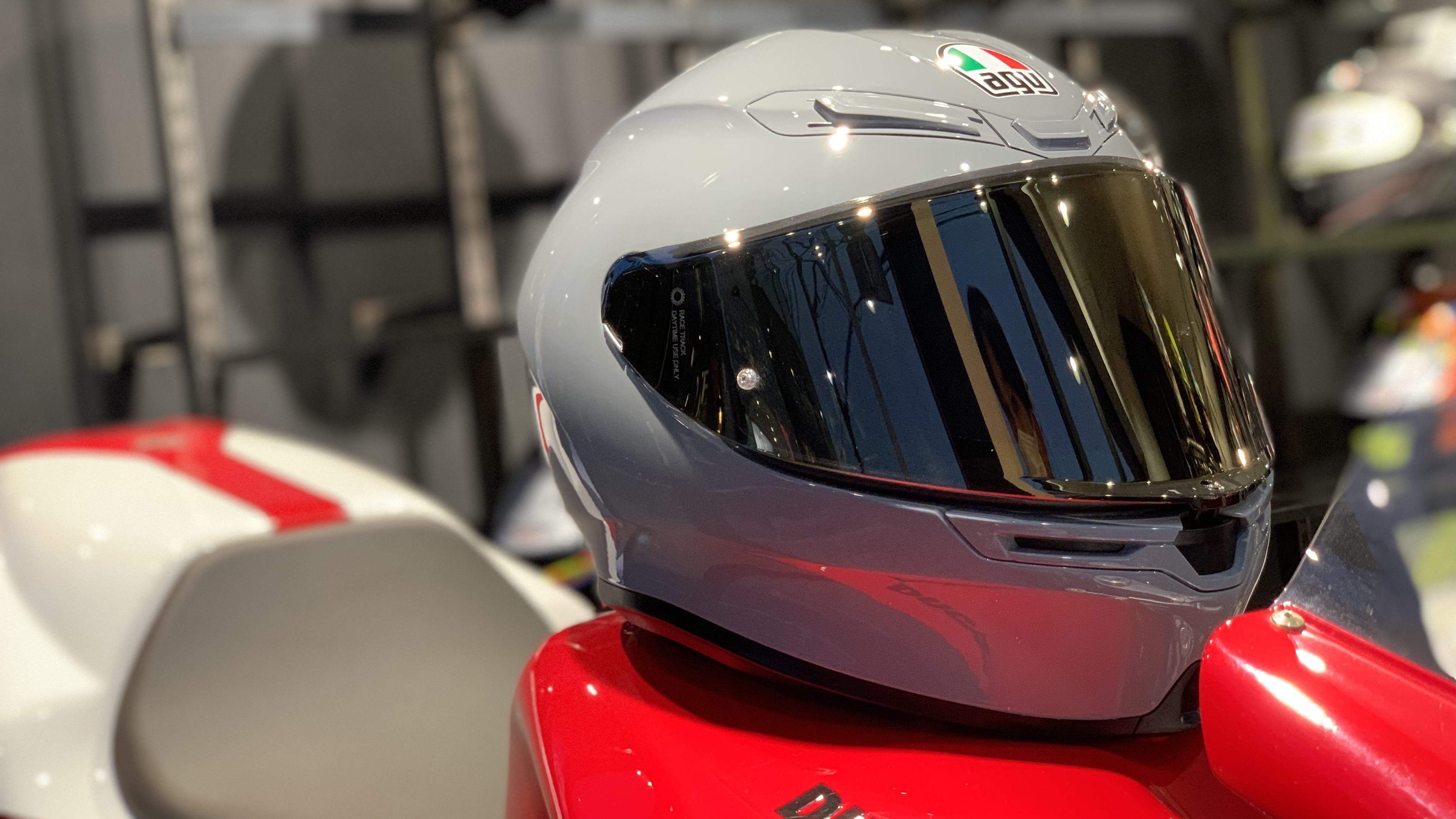 AGVヘルメット”最軽量モデル”『K6』のご紹介