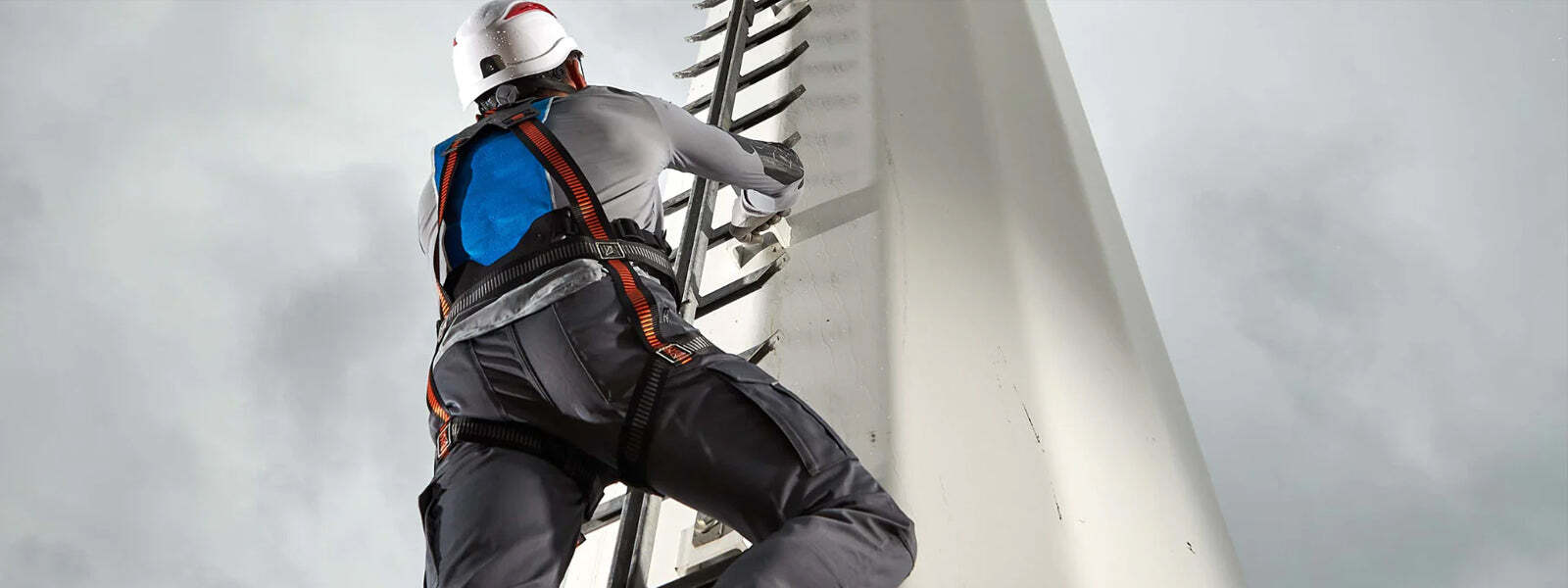 現場の落下防止策、高所作業用エアバッグとは？