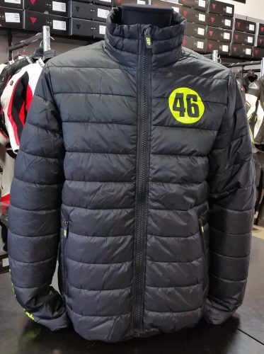 派手過ぎないデザインが丁度いい『46 PADDED JACKET』