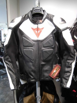 ダイネーゼ G.AVRO C2 レザー バイクジャケット チタンスライダー　52 ダイネーゼ G.AVRO C2 レザー バイクジャケット チタンスライダー 52