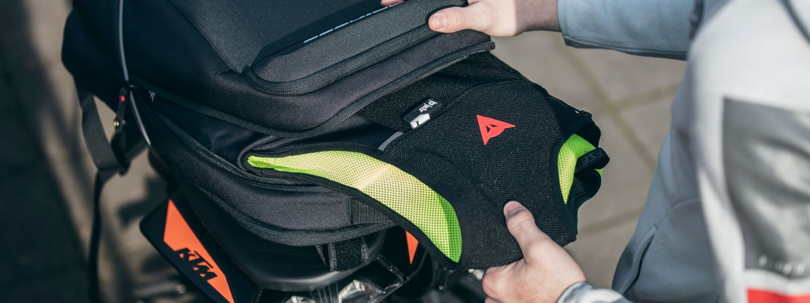 バイク用エアバッグとは