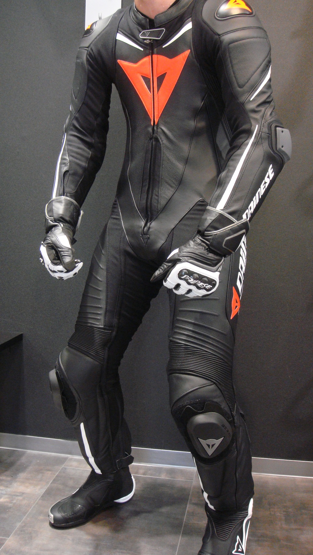 ダイネーゼ LAGUNA SECA 4 2PCS S T SUIT（22A） サイズ：24 Dainese