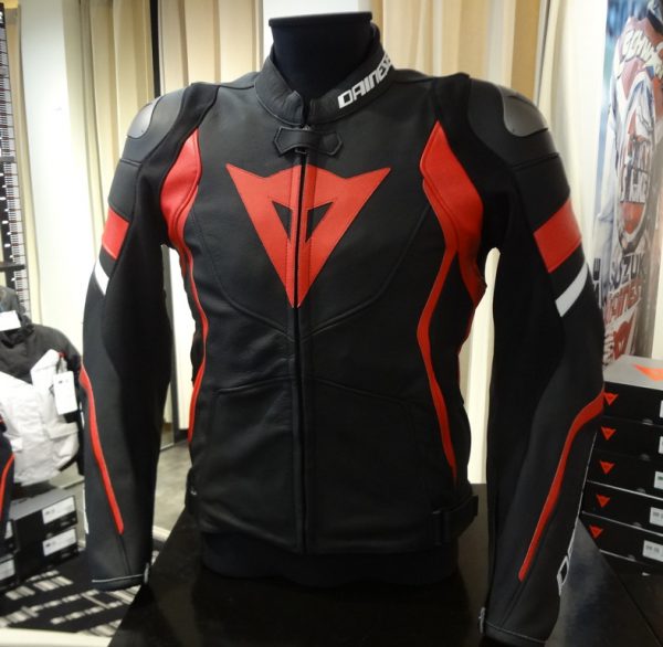 以下公式ホームページから引用Dainese avro4 レザージャケット