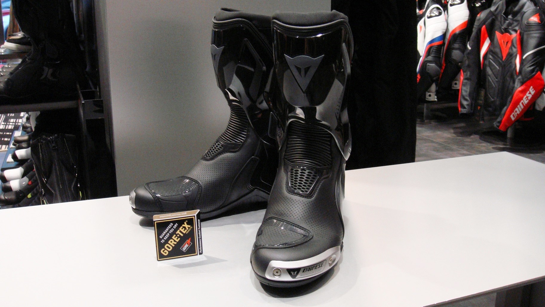 ダイネーゼ レーシングブーツ TORQUE D1 OUT BOOTS - 装備/装具