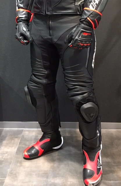 友人から頼まれましたDAINESE ダイネーゼ レザーパンツ サイズ48