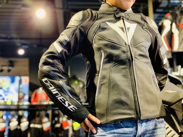 以下公式ホームページから引用Dainese avro4 レザージャケット