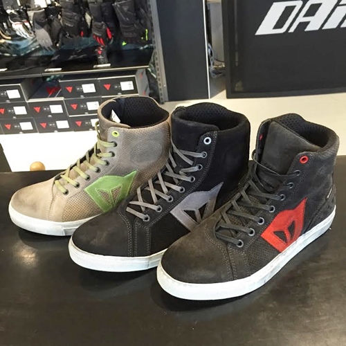 DAINESE ダイネーゼ STREET ROCKER 42サイズ ロングセラーの防水シューズ『STREET ROCKER D-WP』をご紹介。