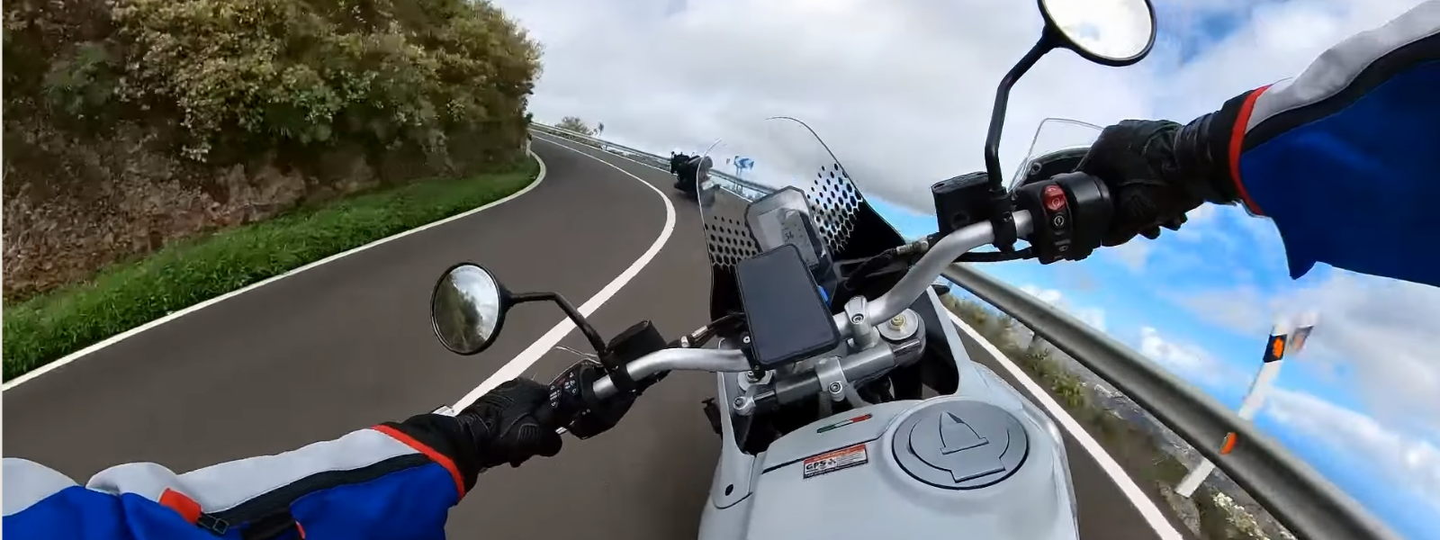 バイクの振動でスマホが故障