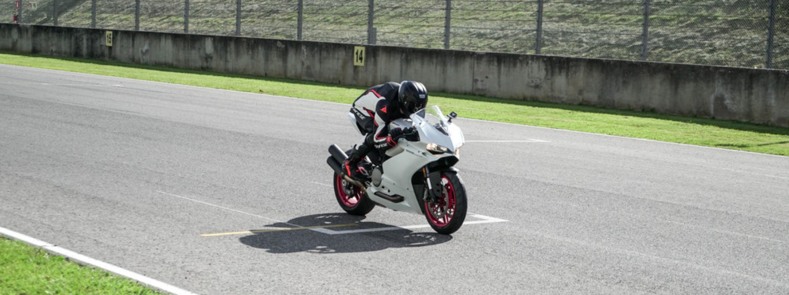 バイク用レーシングスーツとは