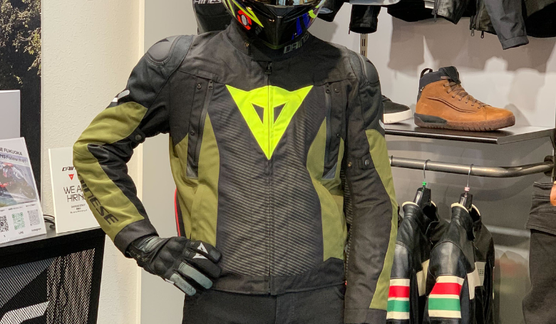 SUPER SPRINT D-DRY JACKETとは？3シーズン対応防水ジャケットの魅力
